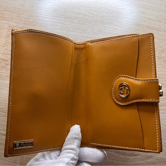 Gucci GG Kisslock Wallet With Coin Pocket - Picture 3 of 16